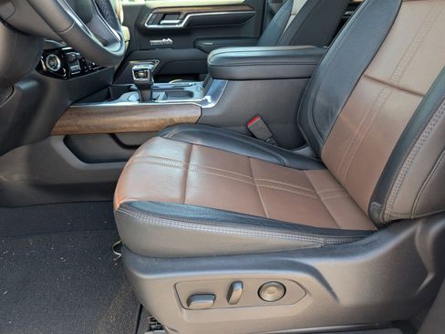 Used 2023 Chevrolet Silverado 1500 High Country w/ Technology Package AWD/4WD image 7