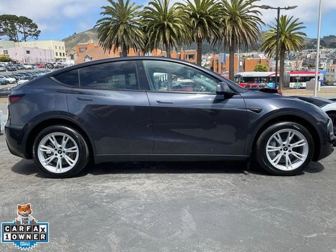 Used 2024 Tesla Model Y 2WD image 3