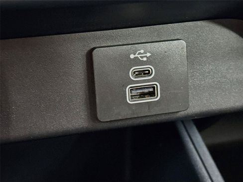 Used 2025 Ford Maverick Lobo AWD/4WD image 14