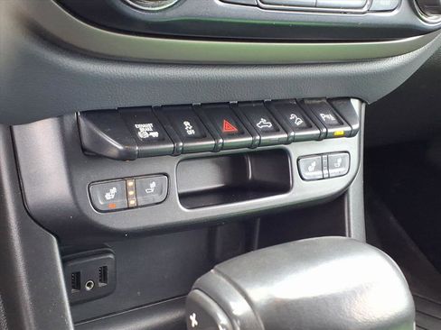 Used 2019 Chevrolet Colorado Z71 image 16