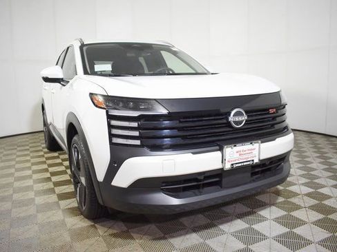 Certified 2025 Nissan Kicks SR image 3