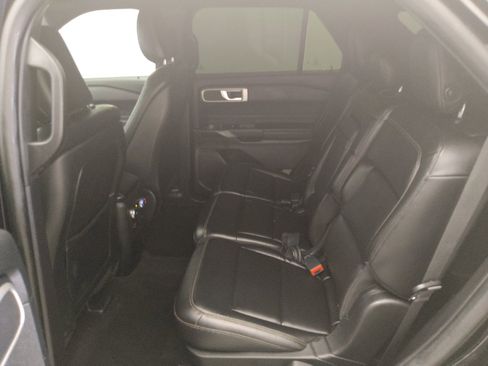 Used 2020 Ford Explorer XLT w/ Equipment Group 202A RWD image 18