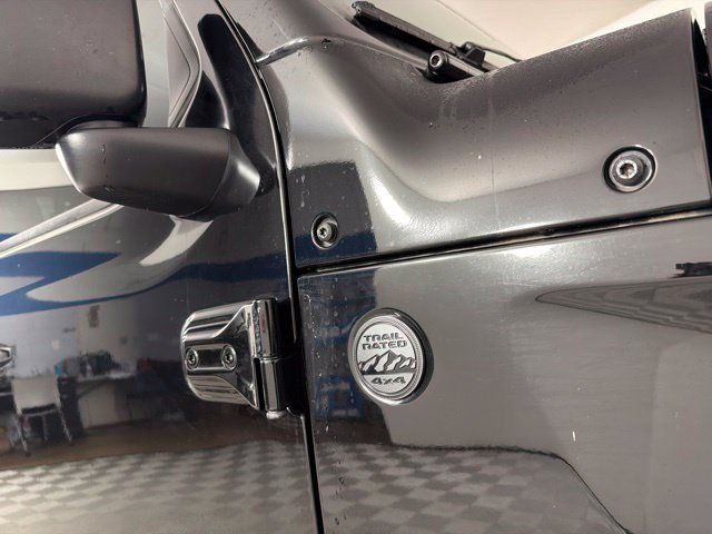 Used 2025 Jeep Gladiator Sport AWD/4WD image 17