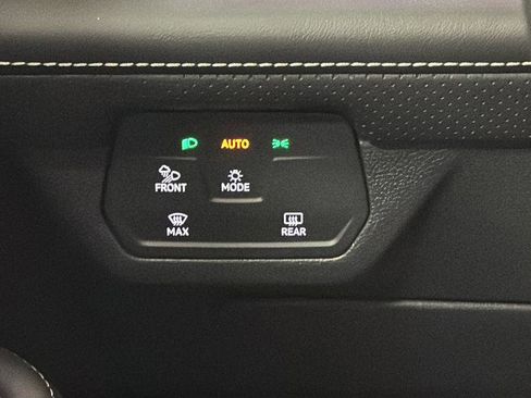 Used 2025 Volkswagen Atlas SEL Premium R-Line image 32