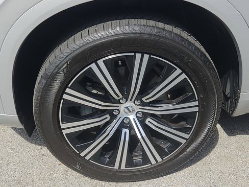 Certified 2024 Volvo XC90 B5 Core AWD/4WD image 4