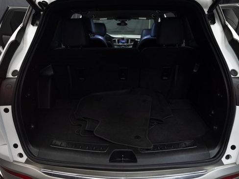 Used 2022 Buick Enclave Essence image 14