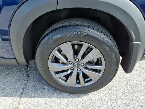 Certified 2025 Nissan Pathfinder SV image 4