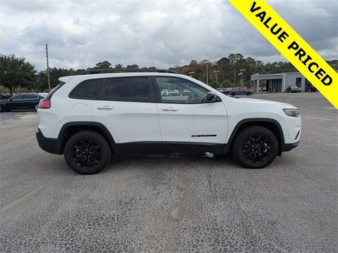 Used 2023 Jeep Cherokee Altitude Lux image 3
