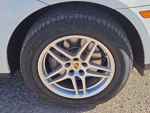 Used 2020 Porsche Macan image 41