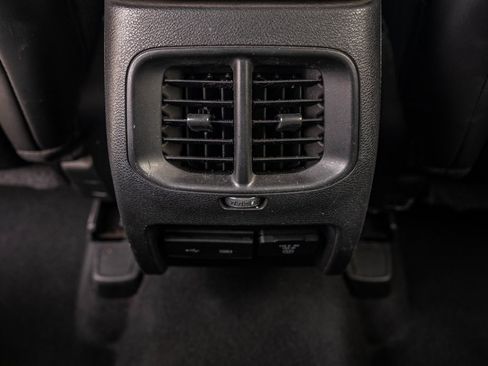 Used 2019 Jeep Cherokee Limited image 16