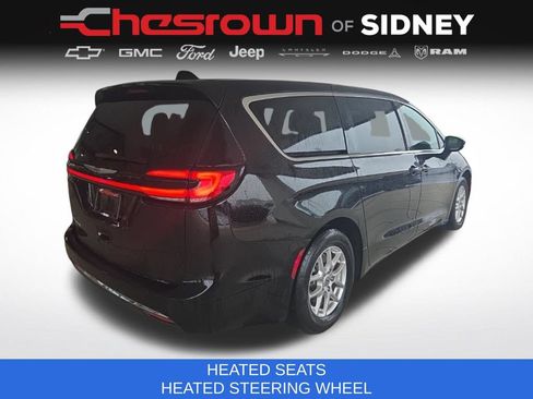 Used 2025 Chrysler Pacifica Select FWD image 5
