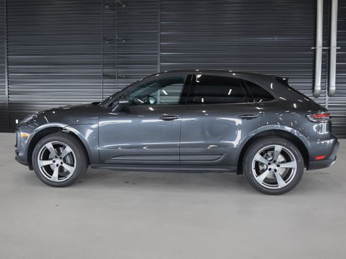 Certified 2024 Porsche Macan AWD/4WD image 2