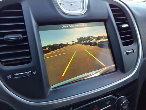 Used 2017 Chrysler 300 Limited image 28