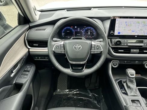 Used 2024 Toyota Grand Highlander Platinum image 14