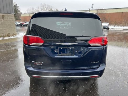 Used 2020 Chrysler Pacifica Limited image 6
