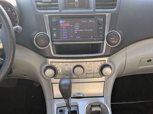 Used 2013 Toyota Highlander Plus FWD image 20