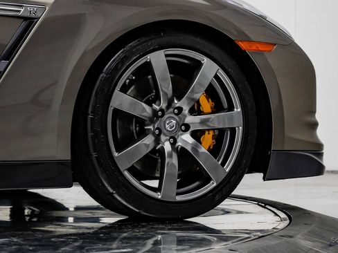 Used 2009 Nissan GT-R Premium image 96