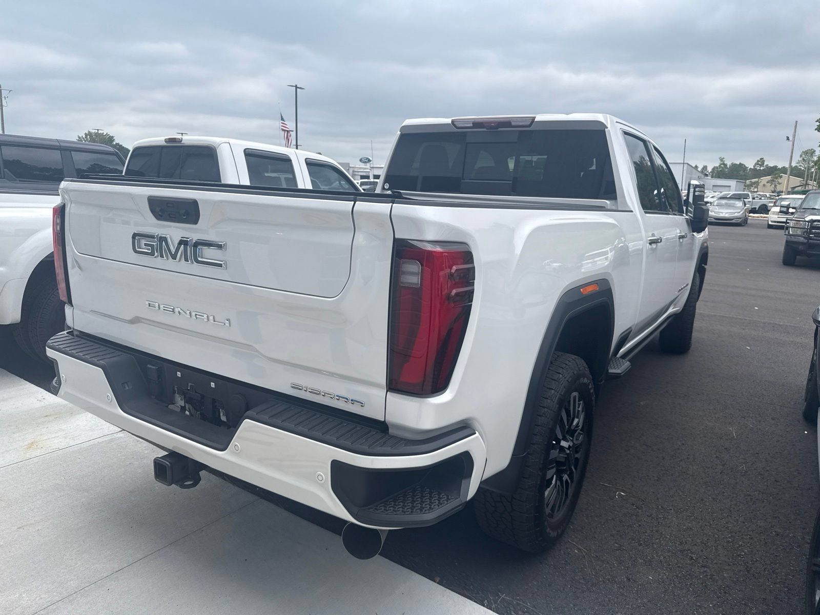 Used 2025 GMC Sierra 2500 Denali Ultimate w/ Max Trailering Package AWD/4WD image 6