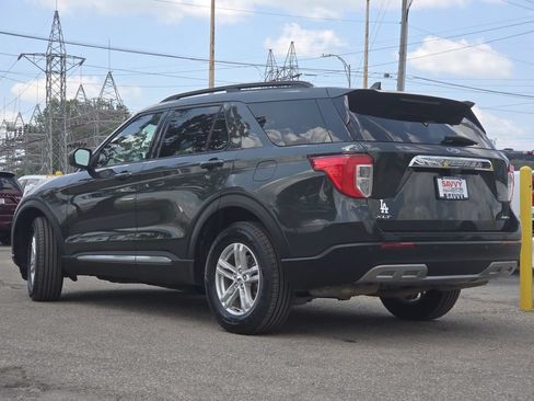 Used 2022 Ford Explorer XLT w/ Equipment Group 202A AWD/4WD image 13