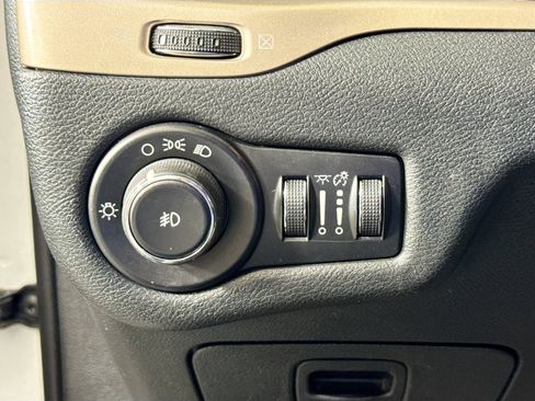 Used 2014 Jeep Cherokee Latitude image 11