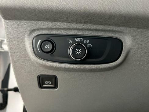 Used 2024 GMC Terrain SLE AWD/4WD image 13