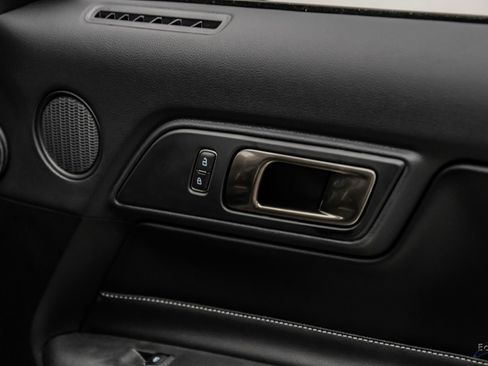 Used 2021 Ford Mustang Shelby GT500 w/ Carbon Fiber Track Pack RWD image 95