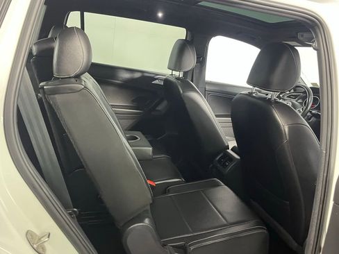 Used 2021 Volkswagen Tiguan SE R-Line image 28