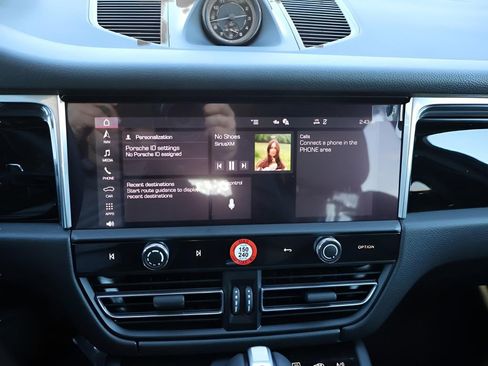 New 2026 Porsche Macan image 23