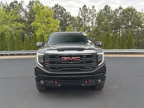 Used 2024 GMC Sierra 1500 AT4 w/ Technology Package AWD/4WD image 10