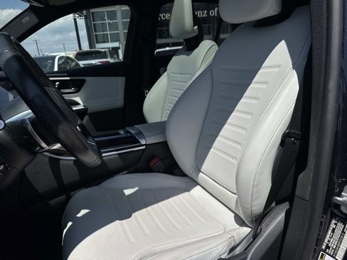 Used 2023 Mercedes-Benz GLC 300 4MATIC image 16