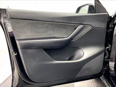 Used 2022 Tesla Model Y Long Range image 26