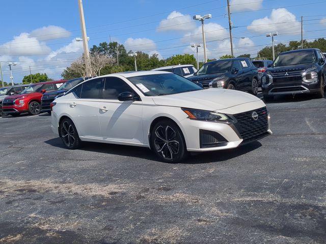 Used 2024 Nissan Altima 2.5 SR w/ SR Premium Package FWD image 4