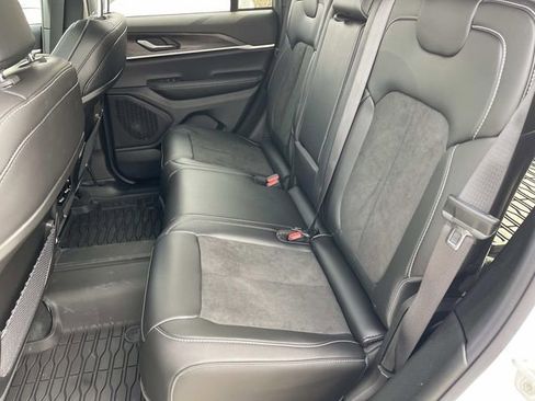 New 2026 Jeep Grand Cherokee Altitude image 18