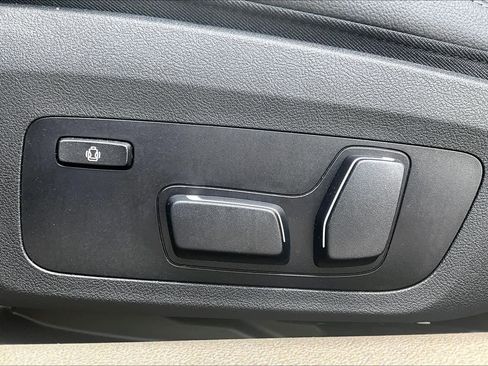Used 2025 BMW 230i Coupe w/ Convenience Package RWD image 34