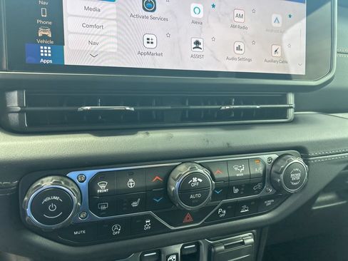 Certified 2025 Jeep Wrangler Unlimited Sahara AWD/4WD image 39