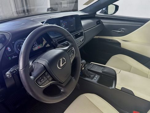 Used 2022 Lexus ES 300h w/ Premium Package FWD image 5