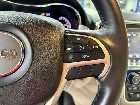 Used 2017 Jeep Grand Cherokee Limited image 27
