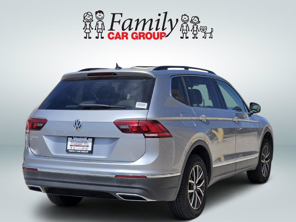 Used 2020 Volkswagen Tiguan SE w/ Panoramic Sunroof Package FWD image 4