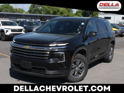 Used 2025 Chevrolet Traverse LT