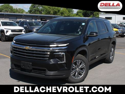Used 2025 Chevrolet Traverse LT AWD/4WD image 1