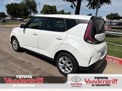 Used 2023 Kia Soul LX w/ Option Group 015 FWD image 1