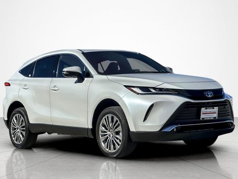 Used 2024 Toyota Venza Limited image 7