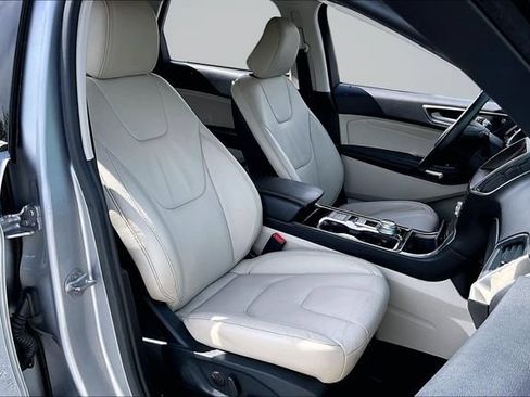 Used 2020 Ford Edge Titanium FWD image 27