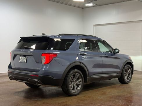 Used 2021 Ford Explorer XLT w/ Equipment Group 202A AWD/4WD image 4