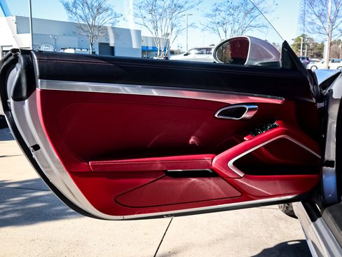 Used 2025 Porsche 718 Cayman image 14