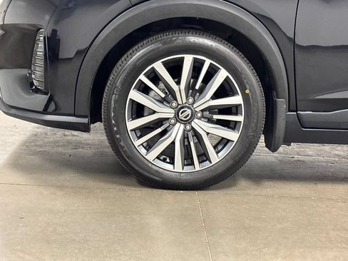 Used 2023 Nissan Kicks SV FWD image 11