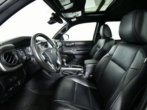 Used 2020 Toyota Tacoma Limited image 5