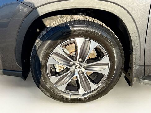 Used 2022 Toyota Highlander XLE image 43