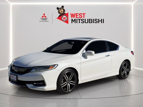 Used 2017 Honda Accord Touring image 1