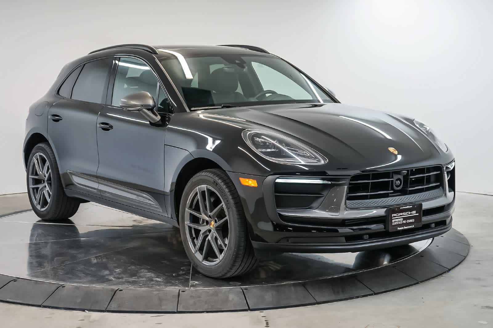 Certified 2026 Porsche Macan Turbo AWD/4WD image 7